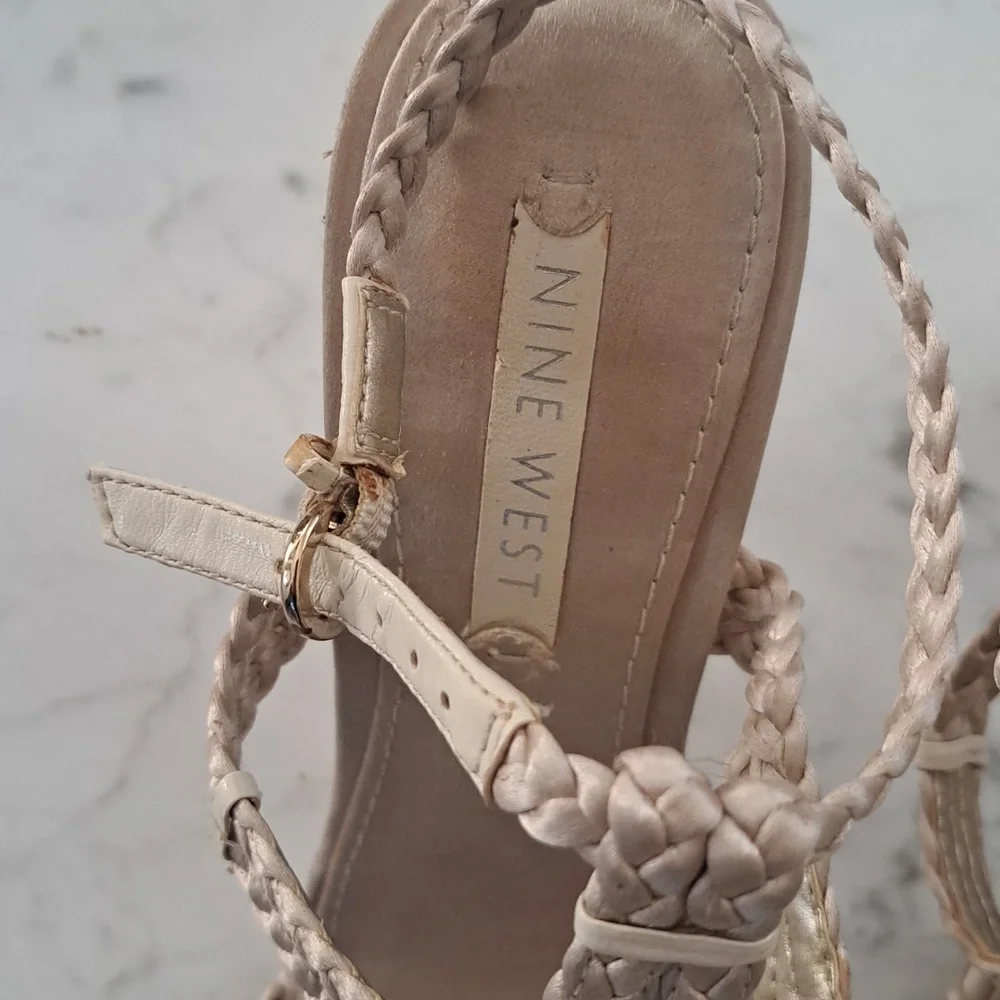 Shoe - Picture 4 of 5